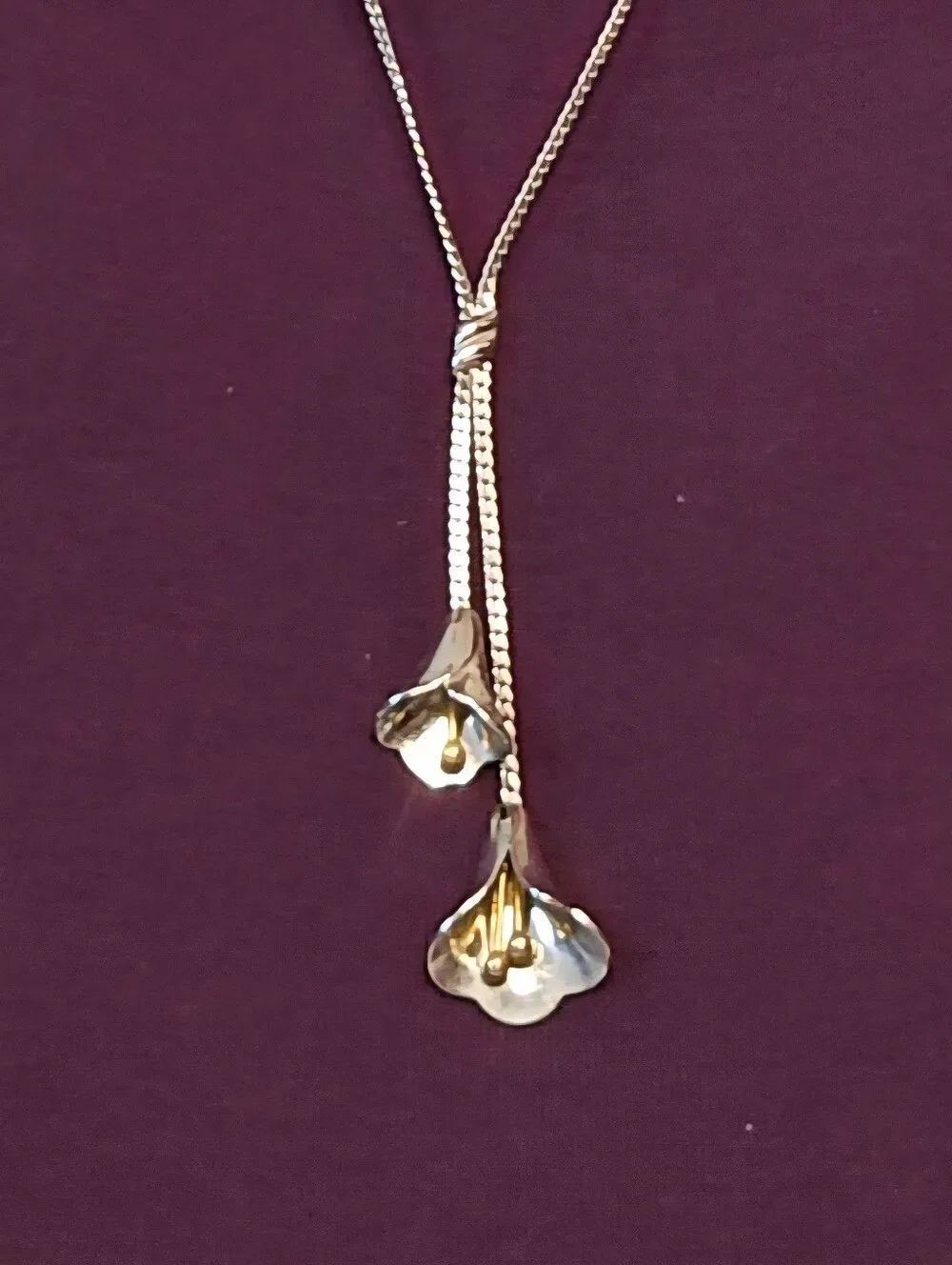 VINTAGE AVON SILVER & GOLD TONE CALLA LILY NECKLACE